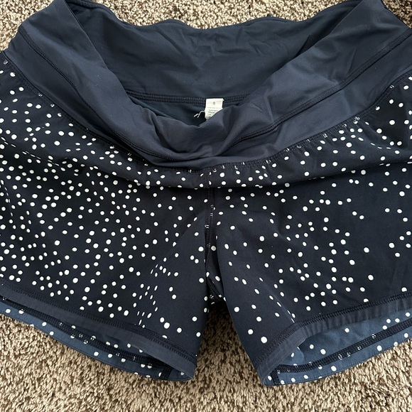 Lululemon Size 8 Run Short - Picture 1 of 2